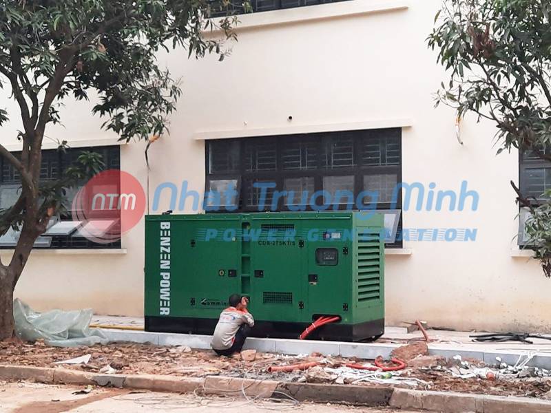 Máy phát điện Cummins 250kVA được thiết kế hệ thống khung bệ chắc chắn; phủ sơn tĩnh điện nên có độ chống chịu va đập tốt Máy phát điện Cummins 250kVA được thiết kế hệ thống khung bệ chắc chắn; phủ sơn tĩnh điện nên có độ chống chịu va đập tốt