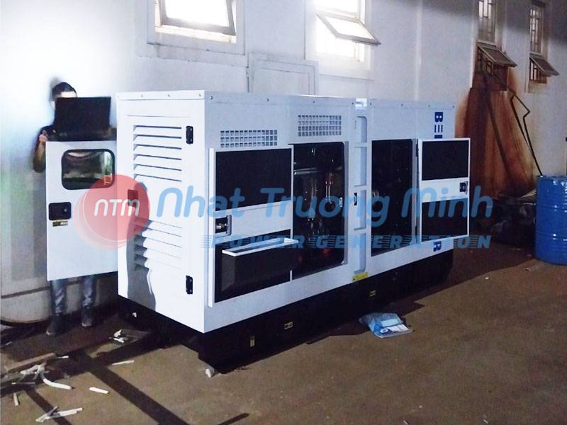 Máy phát điện Benzen Power 181kVA nhập khẩu chính hãng đồng bộ vỏ cách âm vượt trội Máy phát điện Benzen Power 181kVA nhập khẩu chính hãng đồng bộ vỏ cách âm vượt trội