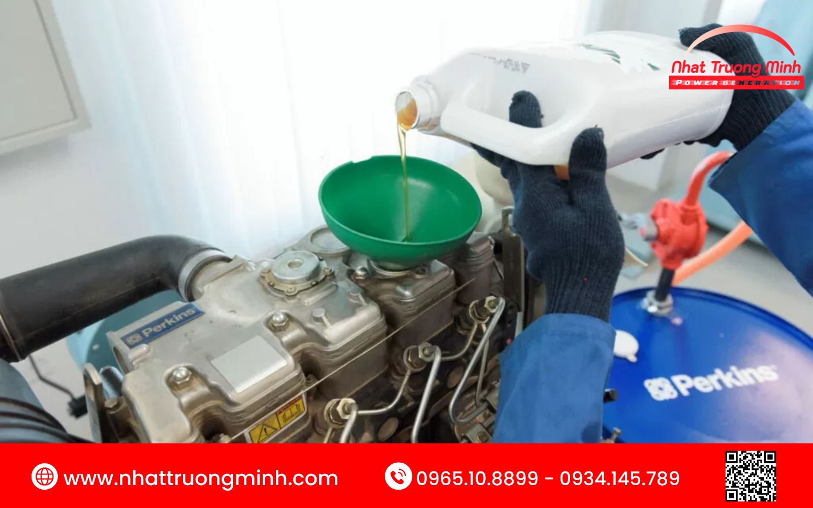 Thêm dầu bôi trơn động cơ khi máy phát điện ra nhiều khói
